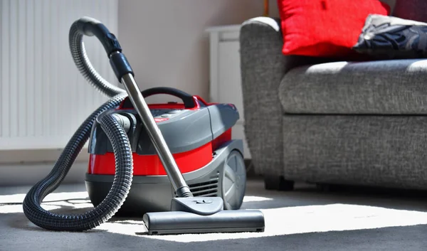 Canister Vacuum Cleaner Untuk Penggunaan Rumah Lantai Apartemen — Stok Foto