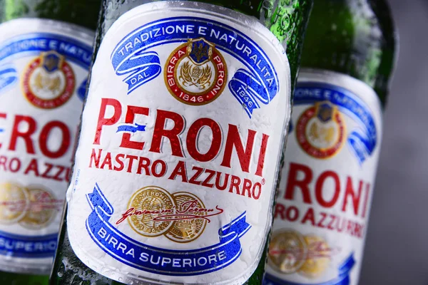 Познань Поль Травня 2018 Пляшки Peroni Nastro Azzurro Лагер Преміум — стокове фото