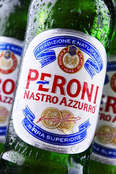 Познань Поль Травня 2018 Пляшки Peroni Nastro Azzurro Лагер Преміум — стокове фото