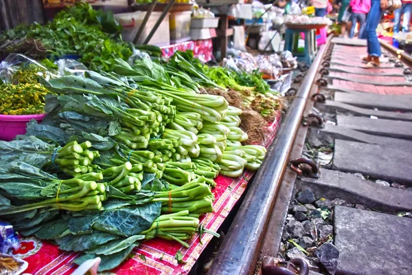 Продаючи Їжу Ринку Залізниць Maeklong Таїланді — стокове фото