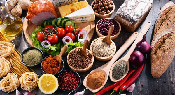 Composición Con Una Variedad Productos Alimenticios Orgánicos Sobre Mesa — Foto de Stock