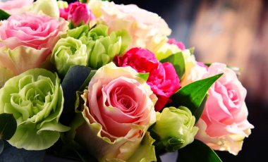 Gül buket ile kompozisyon.