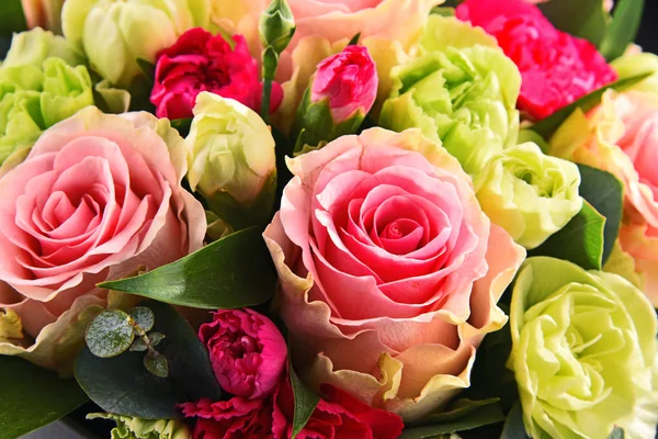 Gül buket ile kompozisyon.