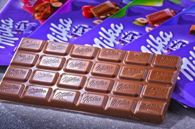 Poznan, Pol - 15 Haziran 2018: Milka çikolata, 1825 ve 1990 Mondelez Int. (eski adıyla Kraft Foods tarafından üretilen bu yana İsviçre kökenli çikolata Konfeksiyon bir marka) 