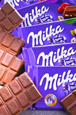 Poznan, Pol - 15 Haziran 2018: Milka çikolata, 1825 ve 1990 Mondelez Int. (eski adıyla Kraft Foods tarafından üretilen bu yana İsviçre kökenli çikolata Konfeksiyon bir marka) 