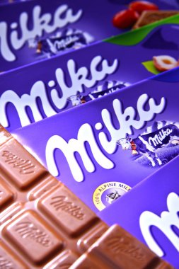 Poznan, Pol - 15 Haziran 2018: Milka çikolata, 1825 ve 1990 Mondelez Int. (eski adıyla Kraft Foods tarafından üretilen bu yana İsviçre kökenli çikolata Konfeksiyon bir marka) 
