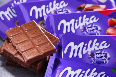 Poznan, Pol - 15 Haziran 2018: Milka çikolata, 1825 ve 1990 Mondelez Int. (eski adıyla Kraft Foods tarafından üretilen bu yana İsviçre kökenli çikolata Konfeksiyon bir marka) 