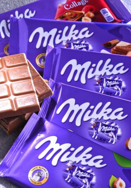 Poznan, Pol - 15 Haziran 2018: Milka çikolata, 1825 ve 1990 Mondelez Int. (eski adıyla Kraft Foods tarafından üretilen bu yana İsviçre kökenli çikolata Konfeksiyon bir marka) 