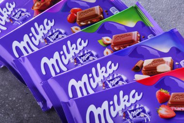 Poznan, Pol - 15 Haziran 2018: Milka çikolata, 1825 ve 1990 Mondelez Int. (eski adıyla Kraft Foods tarafından üretilen bu yana İsviçre kökenli çikolata Konfeksiyon bir marka) 