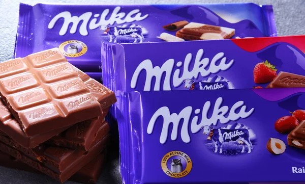 Poznan, Pol - 15 Haziran 2018: Milka çikolata, 1825 ve 1990 Mondelez Int. (eski adıyla Kraft Foods tarafından üretilen bu yana İsviçre kökenli çikolata Konfeksiyon bir marka) 