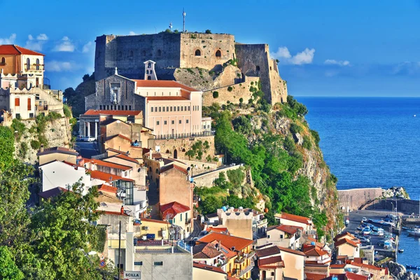 Reggio Calabria, İtalya ilinin Scilla şehir.