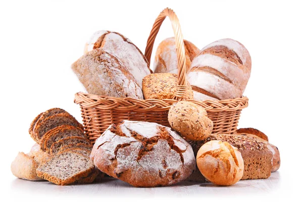 Composición Con Surtidos Productos Panadería Canasta Mimbre Aislada Blanco —  Fotos de Stock