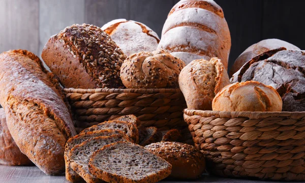 Composición Con Surtidos Productos Panadería Canasta Mimbre —  Fotos de Stock