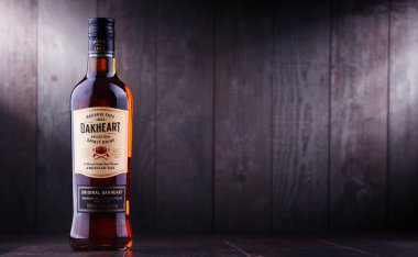 Poznan, Pol - 20 Temmuz 2018: Hamilton, Bermuda şişe Oakheart baharatlı ROM ruhu içki, Bacardi Limited, popüler ürün Merkezi,