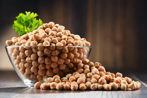 Composición Con Plato Garbanzos Sobre Mesa Madera — Foto de Stock