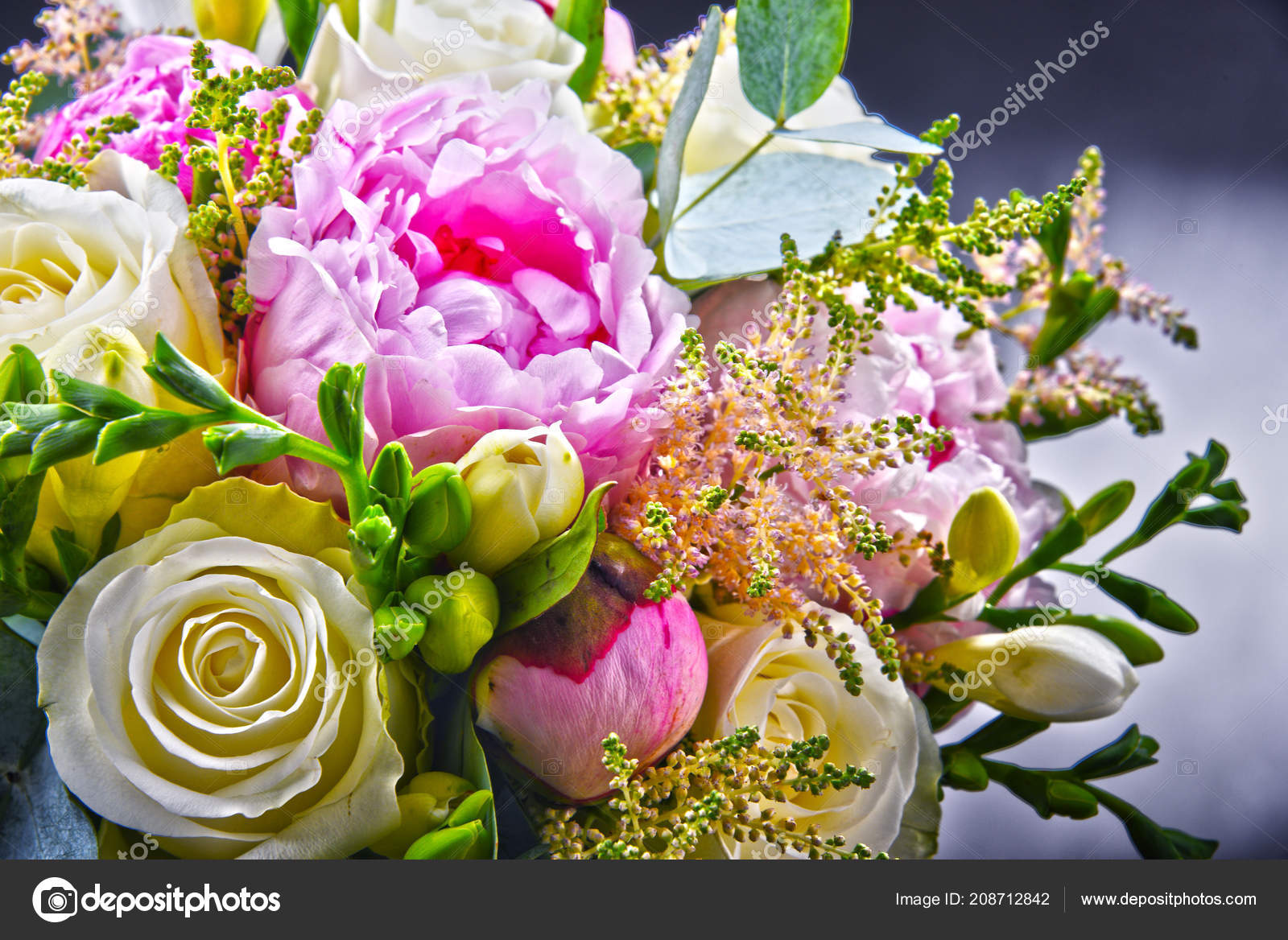 Composition Avec Bouquet Fleurs Coupées Fraîchement