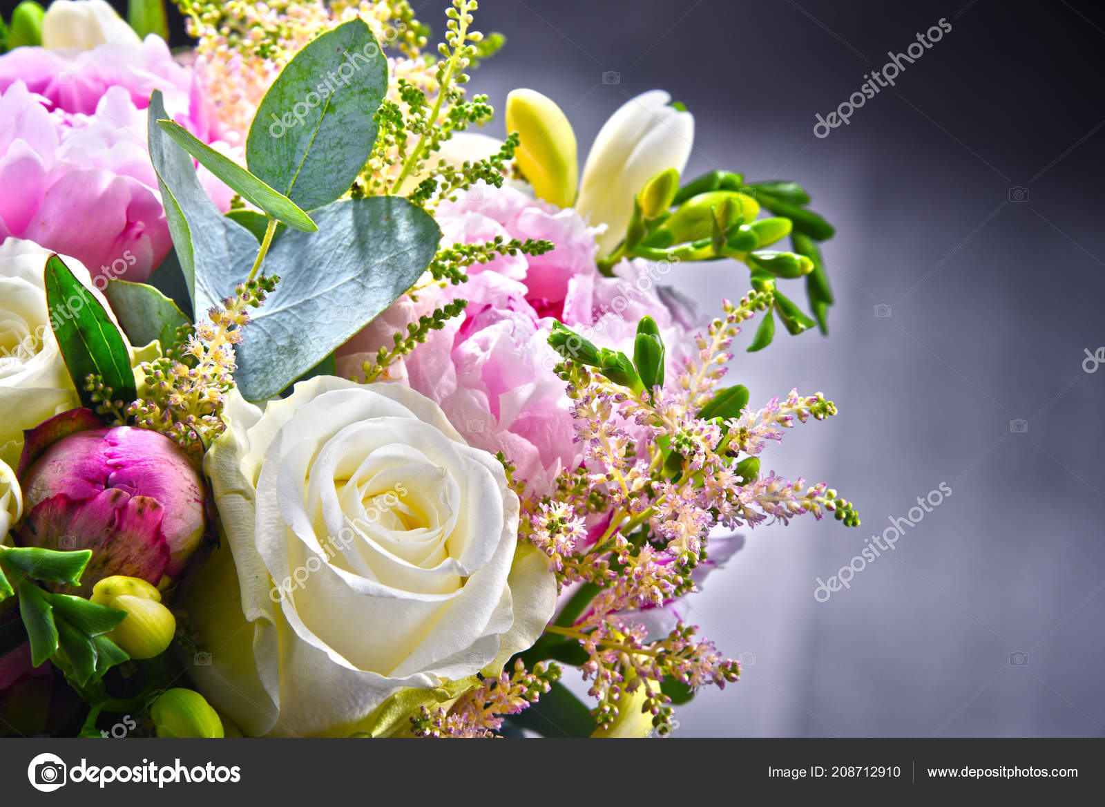 Composition Avec Bouquet Fleurs Coupées Fraîchement