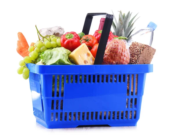 Plastikowe Koszyku Różnorodnych Produktów Spożywczych Produktów Białym Tle — Zdjęcie stockowe
