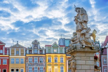 Poznan, Polonya 'daki Eski Pazar' ın Mimarisi