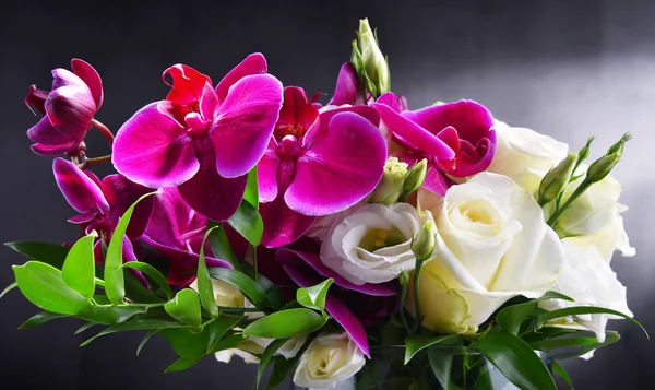 Kompozice Kyticí Čerstvě Posekaných Květin — Stock fotografie