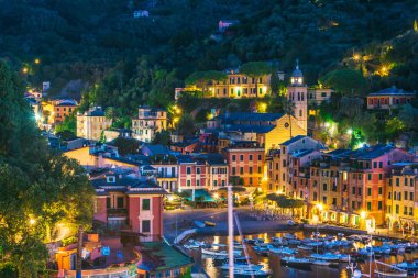 Pitoresk balıkçı köyü ve holiday resort Portofino, Cenova Metropolitan şehir İtalyan Rivierası Liguria, İtalya