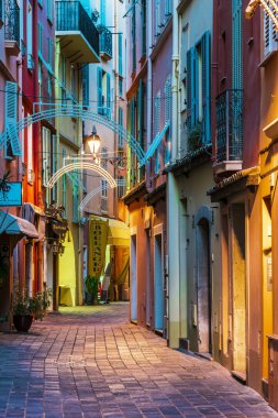 Monaco, Monako - Eylül 7, 2018: Monaco eski kasaba Fransız Rivierası'nda, mimari.