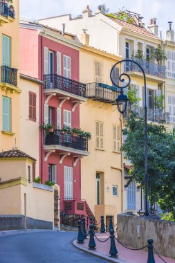 Fransız Rivierası'nda Monako eski şehir mimarisi.