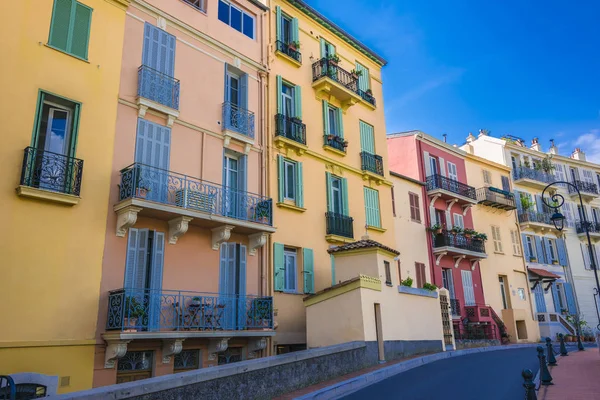 Fransız Rivierası'nda Monako eski şehir mimarisi.