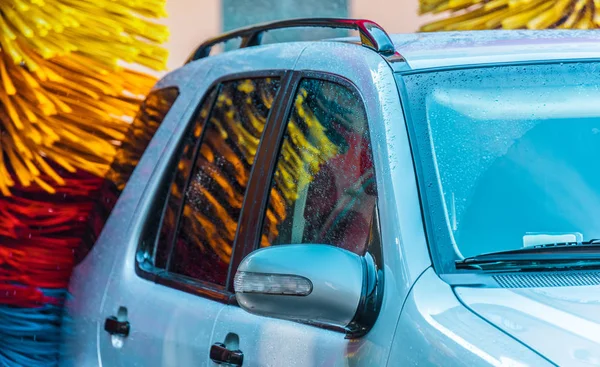 Coche Pasando Por Una Máquina Automática Lavado Coches —  Fotos de Stock