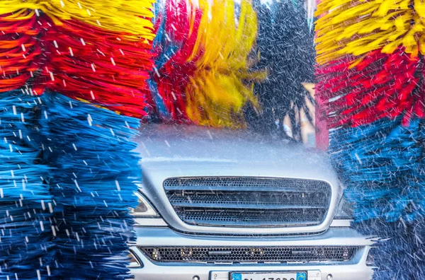 Coche Pasando Por Una Máquina Automática Lavado Coches —  Fotos de Stock