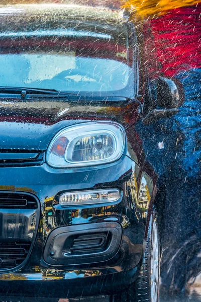 Coche Pasando Por Una Máquina Automática Lavado Coches —  Fotos de Stock