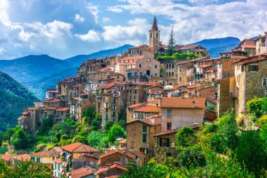 Apricale Imperia Eyaleti, Liguria, İtalya için görünümünü.