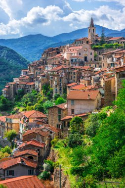 Apricale Imperia Eyaleti, Liguria, İtalya için görünümünü.