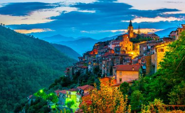 Apricale Imperia Eyaleti, Liguria, İtalya için görünümünü.