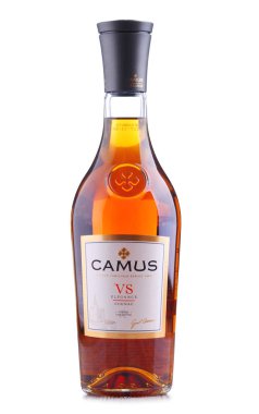 Poznan, Pol - 27 Eylül, 2018: Şişe, Camus konyak, Jean-Baptiste Camus Cognac, Fransa headquarted 1863 içinde tarafından kurulmuş bir marka