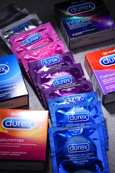 Poznan, Pol - 28 Eylül 2018: Durex ürünleri, bir marka prezervatif ilk olarak geliştirilen ve Ssl International tarafından İngiltere'de Anglo-Hollandalı şirket Reckitt Benckiser aittir 2010 yılından bu yana üretilen