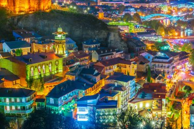 Gün batımından sonra Tiflis, Gürcistan 'ın panoramik manzarası