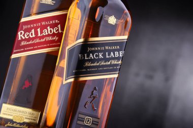 Poznan, Pol - 15 Kasım 2018: Şişeler, Johnnie Walker, harmanlanmış Scotch viski dünyada en yaygın olarak dağıtılmış markası ile satış yılda 130 milyon şişe.