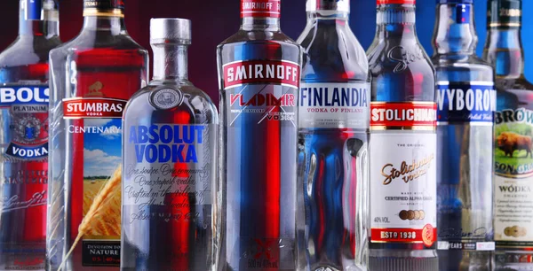 Poznan Polonia Nov 2018 Bottiglie Diversi Marchi Globali Vodka Più — Foto Stock