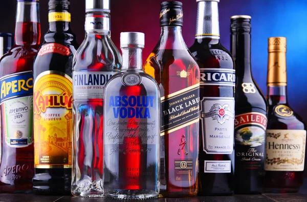 Poznan Polónia Nov 2018 Garrafas Marcas Globais Bebidas Alcoólicas Variadas — Fotografia de Stock