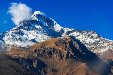 Mount Kazbek, üçüncü'nin Georgia. Büyük Caucasus.