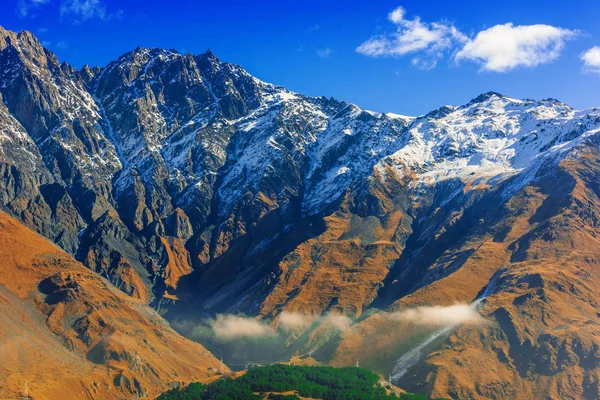 Montañas Sobre Stepantsminda Anteriormente Kazbegi Provincia Khevi Georgia Gran Cáucaso — Foto de Stock