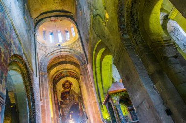 Mtsheta, Gürcistan - 25 Ekim 2018: İç in Svetitskhoveli Katedrali, Mtsheta, Gürcistan tarihi şehirde