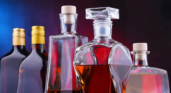 Composición Con Jarra Botellas Bebidas Alcohólicas Variadas — Foto de Stock