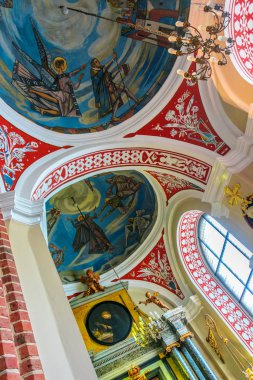 Poznan, Pol - 27 Kasım 2018: İç in Archcathedral Bazilikası St. Peter ve St. Paul Poznan, Polonya en eski kiliselerinden biri