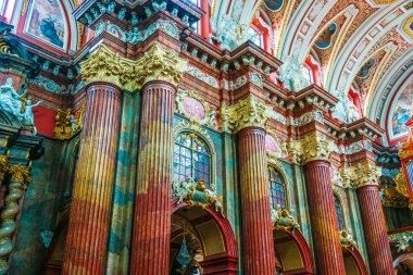 Poznan, Pol - 27 Kasım 2018: İç Fara, St Mary's Basilica Poznan, Polonya