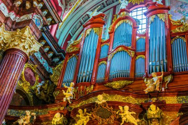 Poznan, Pol - 27 Kasım 2018: İç Fara, St Mary's Basilica Poznan, Polonya