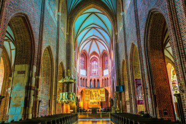 Poznan, Pol - 27 Kasım 2018: İç in Archcathedral Bazilikası St. Peter ve St. Paul Poznan, Polonya en eski kiliselerinden biri