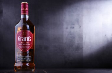 Poznan, Pol - 29 Kasım 2018: Grant şişe viski, İskoçya, şu anda 180'den fazla ülkede satılan William Grant ve oğulları tarafından şişelenmiş en eski aile tarafından işletilen harmanlanmış viski,.