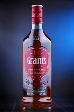 Poznan, Pol - 29 Kasım 2018: Grant şişe viski, İskoçya, şu anda 180'den fazla ülkede satılan William Grant ve oğulları tarafından şişelenmiş en eski aile tarafından işletilen harmanlanmış viski,.